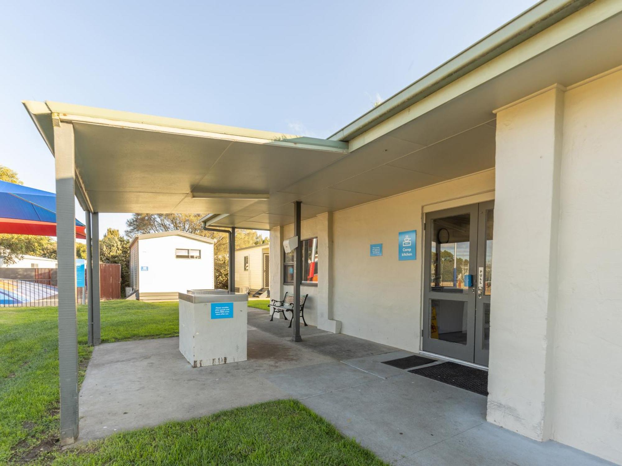 Nrma Warrnambool Riverside Holiday Park Buitenkant foto